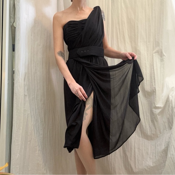 Victor Costa Dresses & Skirts - Victor Costa Black One-Shoulder Dress‎